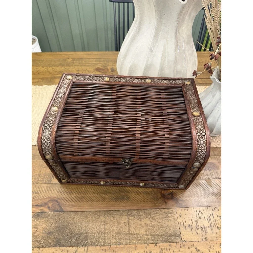 Vintage Style Wooden Storage Chest Box w/ Latch – Decorative Keepsake Trunk